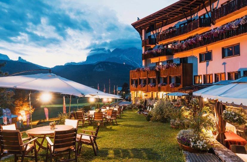 Hotel Mirage Cortina d'Ampezzo Buitenkant foto