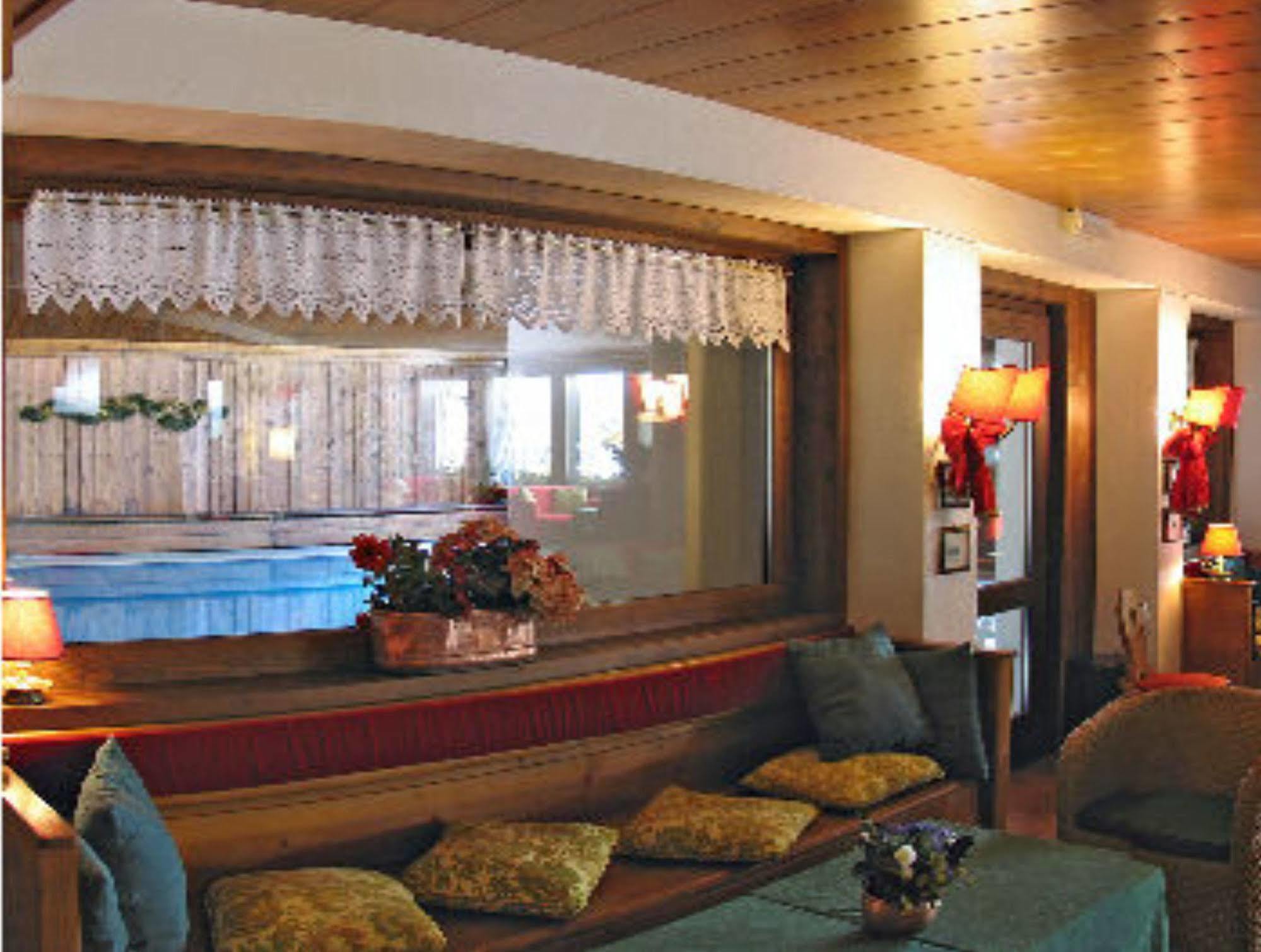 Hotel Mirage Cortina d'Ampezzo Buitenkant foto